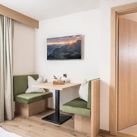 Guest house Rofan 3*