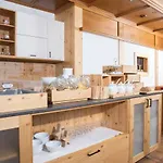 Casa de hóspedes Rofan 3*
